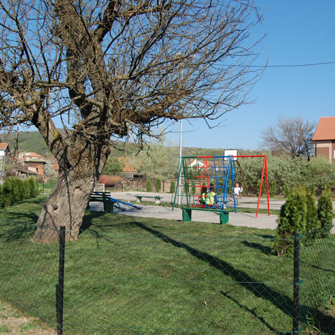 Завршни радови у парковима и игралиштима у Великом Селу и Сланцима и теретани на отвореном у Борчи