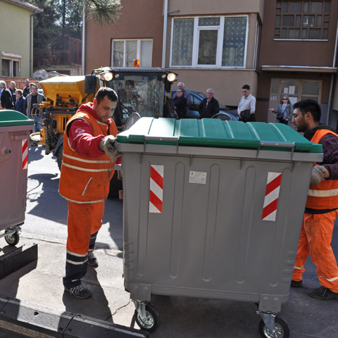 На територији Карабурме и Вишњичке бање замењено 280 контејнера