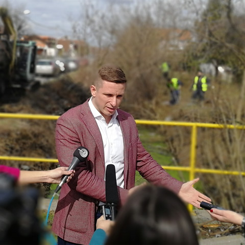 Почело чишћење канала у насељу Мали збег у Борчи