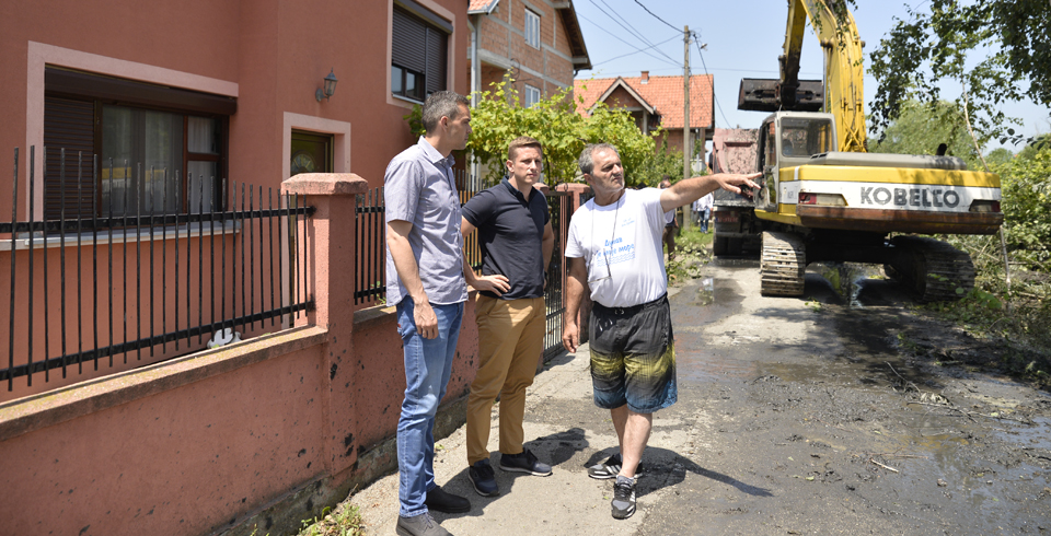 Јовичић обишао чишћење канала у Овчи