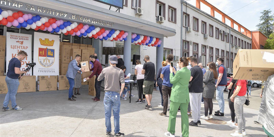 Општина Палилула наставља са акцијом поделе дечијих колица