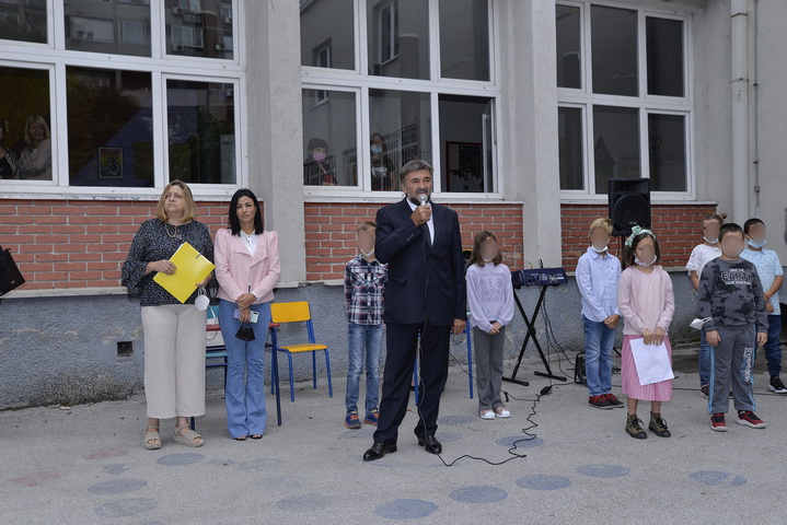 Поклони и честитке првацима од општине Палилула за срећан полазак у школу