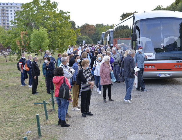 Пензионери Палилуле у обиласку знаменитости Србије